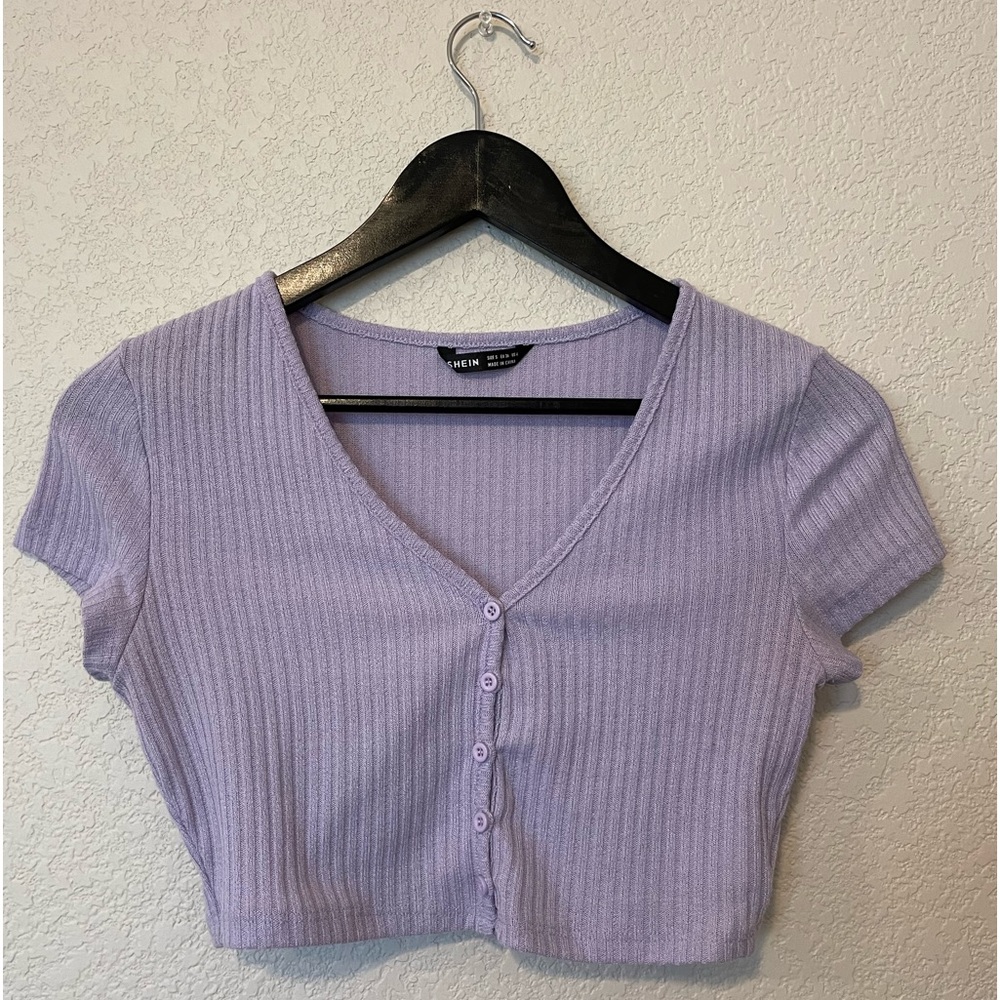 Cropped purple shirt with buttons